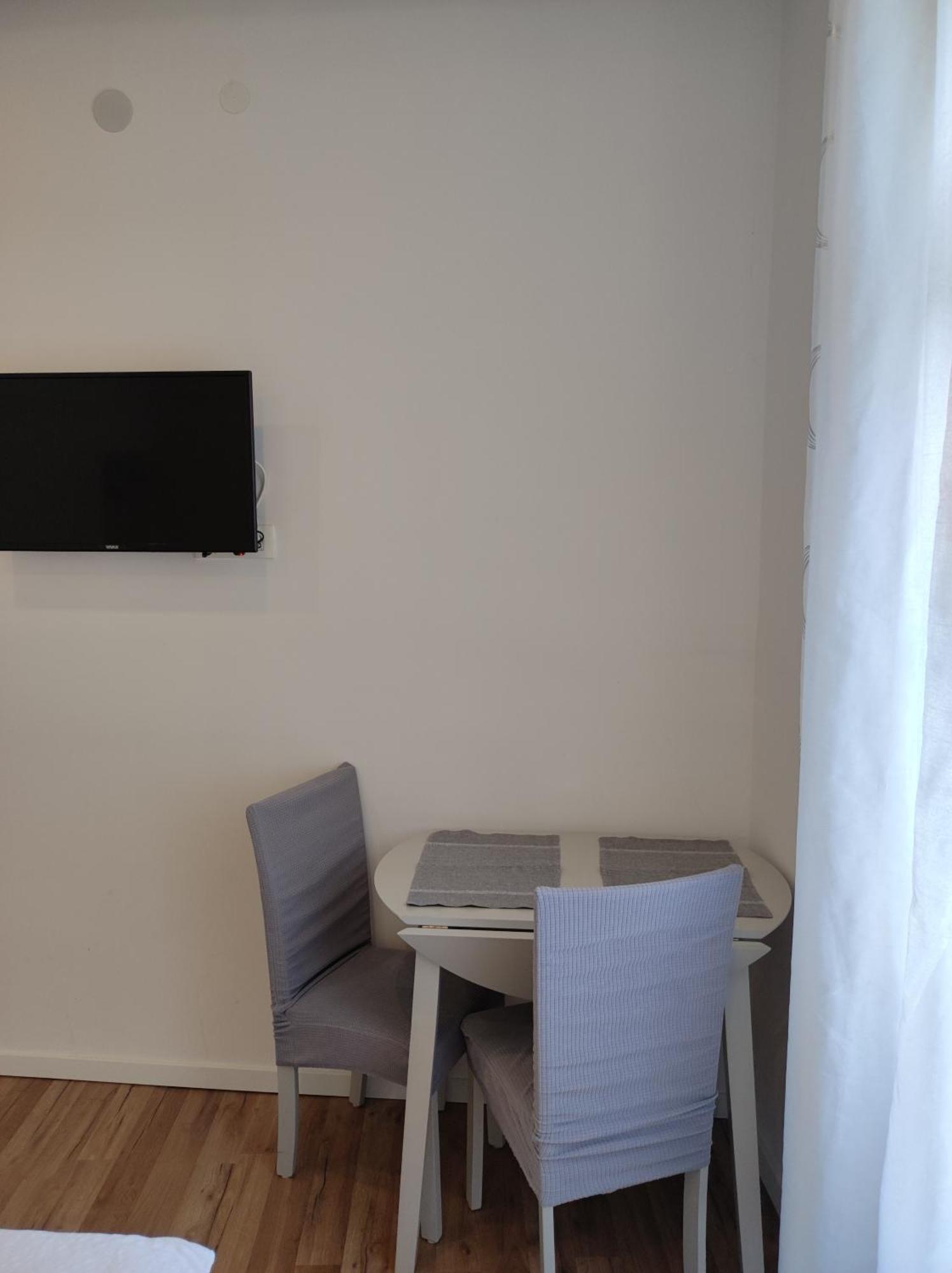 Apartments Krstulja Baska  Bilik gambar
