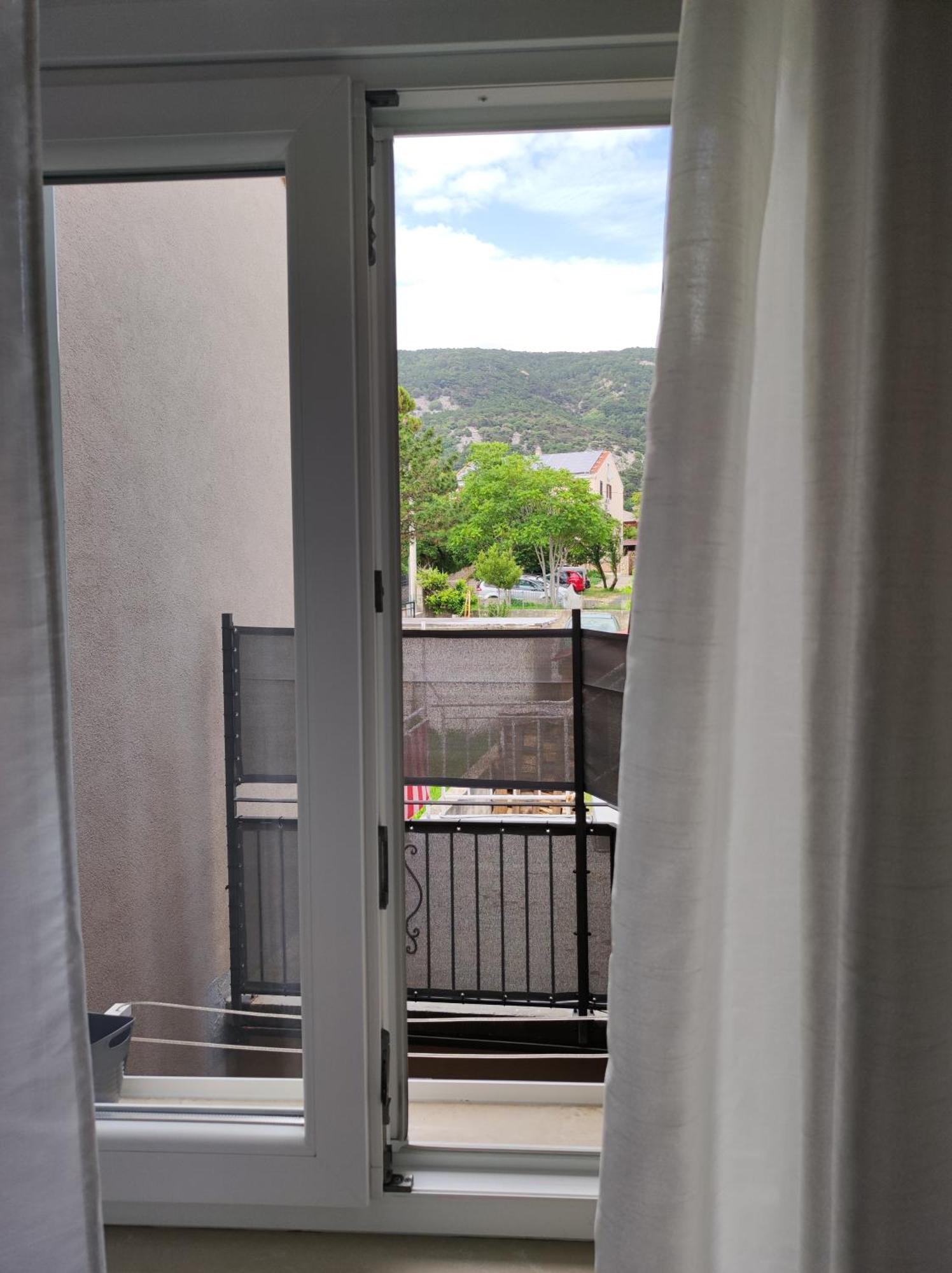 Apartments Krstulja Baska  Bilik gambar