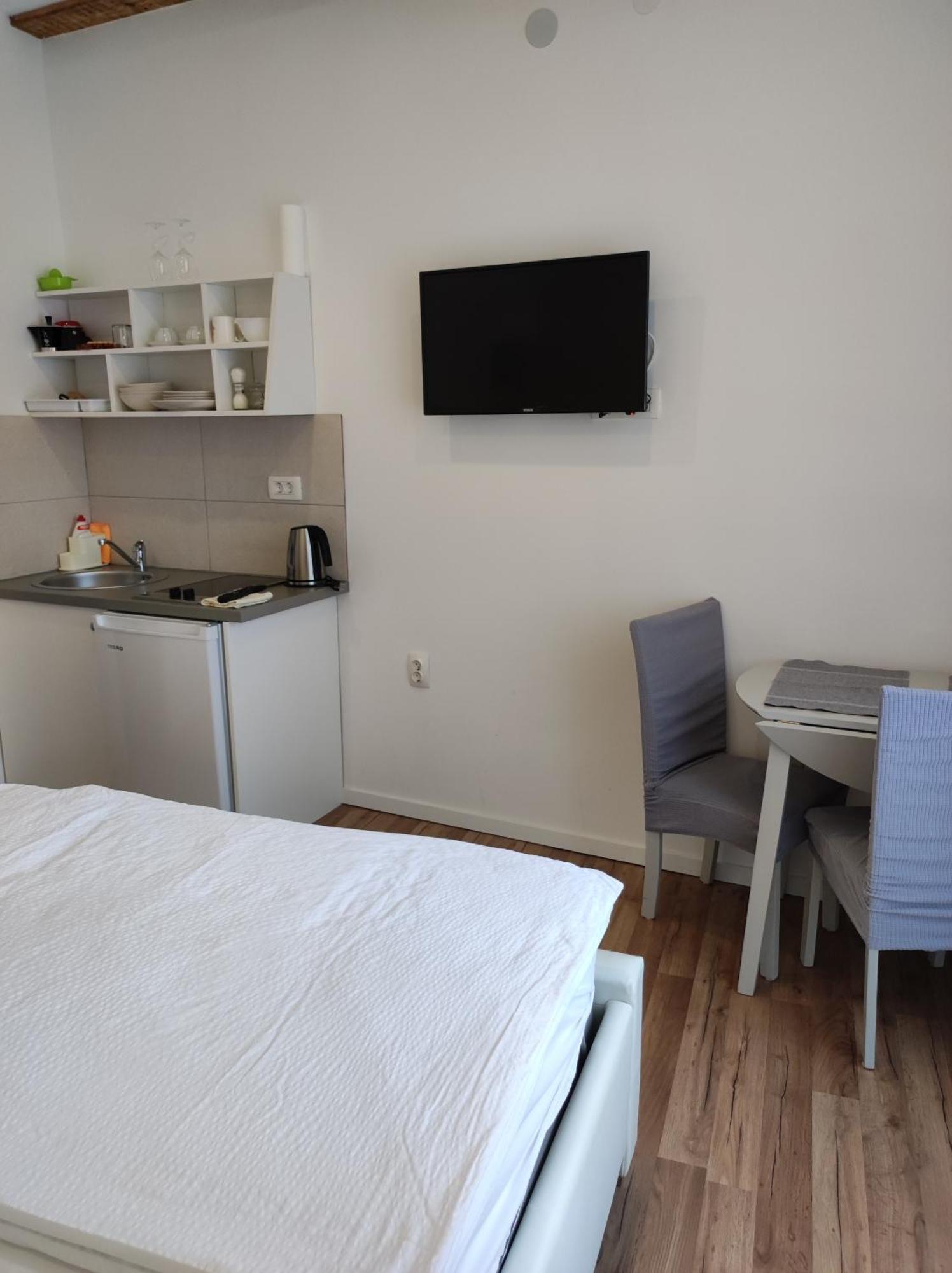 Apartments Krstulja Baska  Bilik gambar
