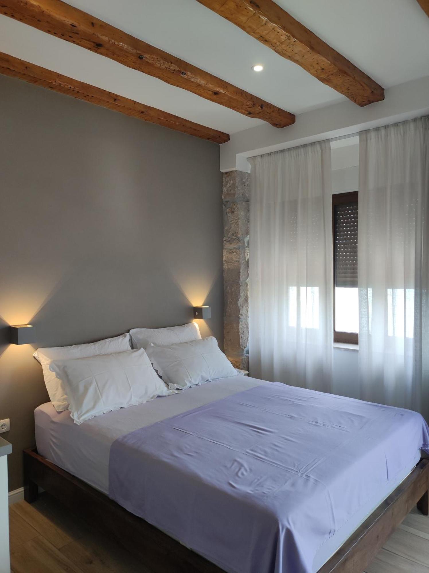 Apartments Krstulja Baska  Bilik gambar