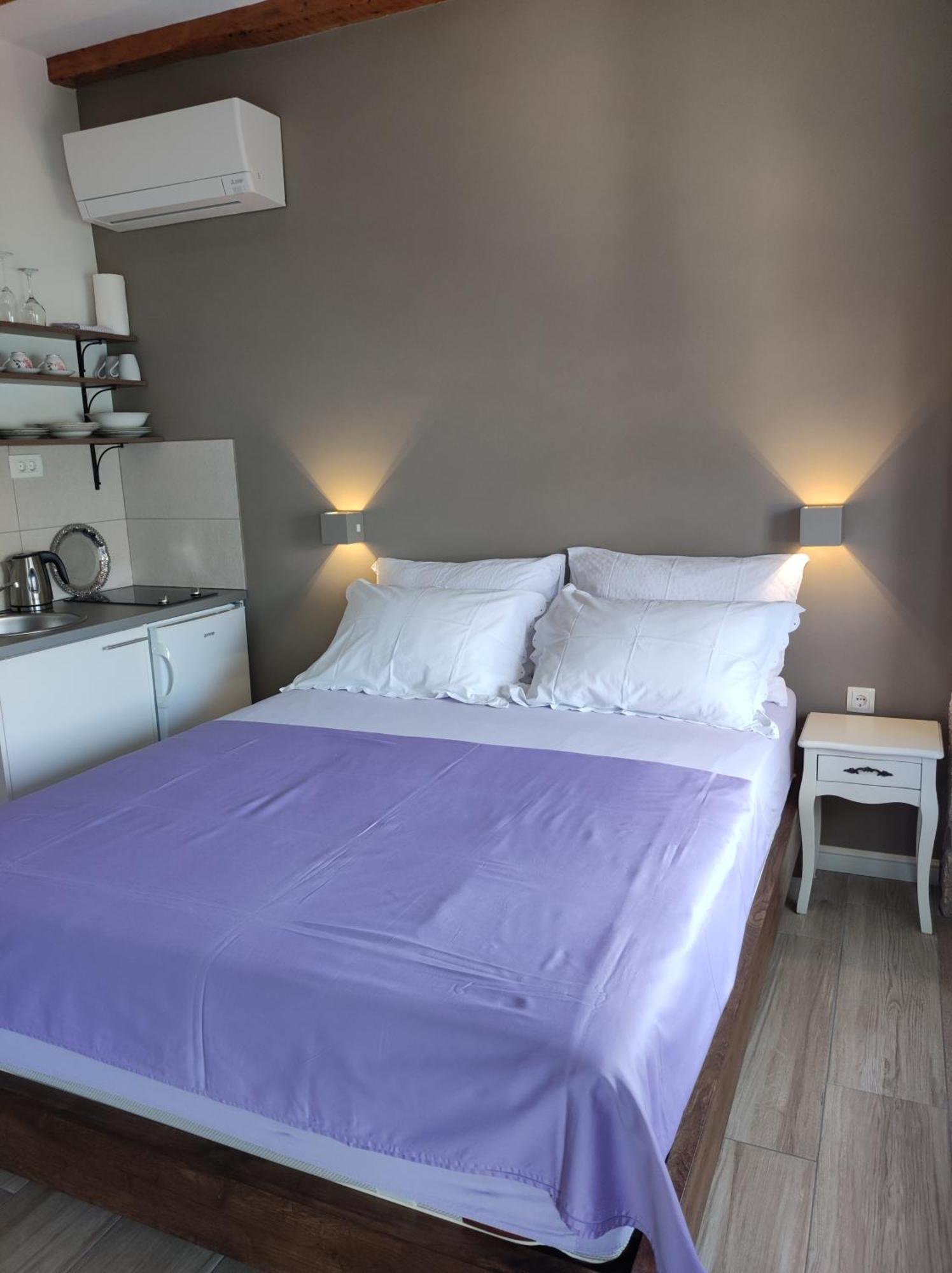 Apartments Krstulja Baska  Bilik gambar